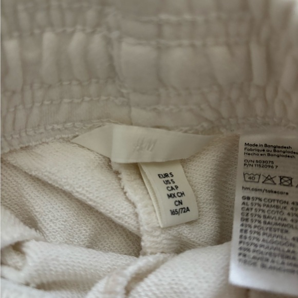 H&M Shorts - Picture 2 of 3